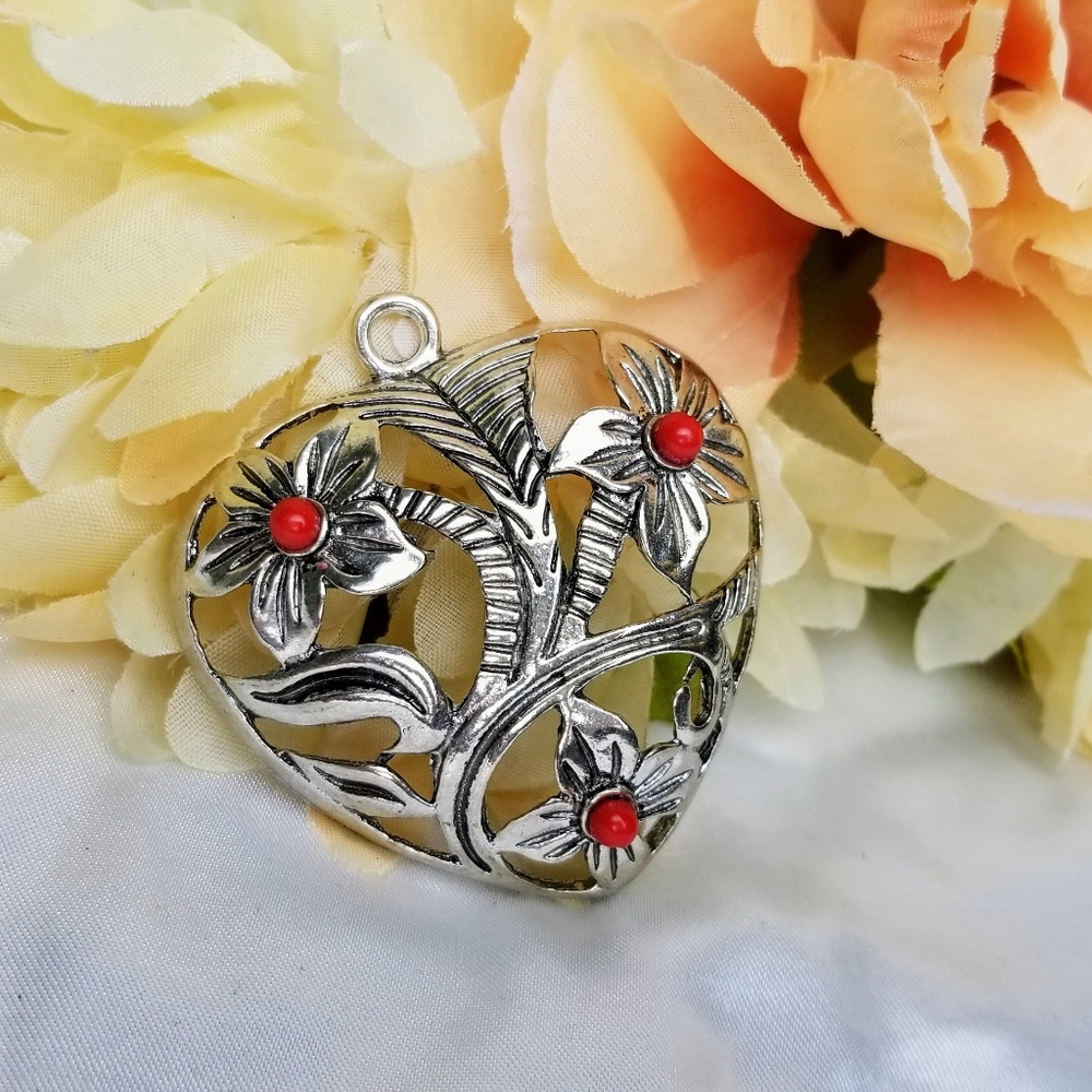 Heart with flowers Silver pendent
